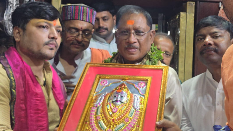 ‘काशी के कोतवाल’ श्री काल भैरव जी के दरबार में मुख्यमंत्री श्री विष्णुदेव साय ने की पूजा-अर्चना