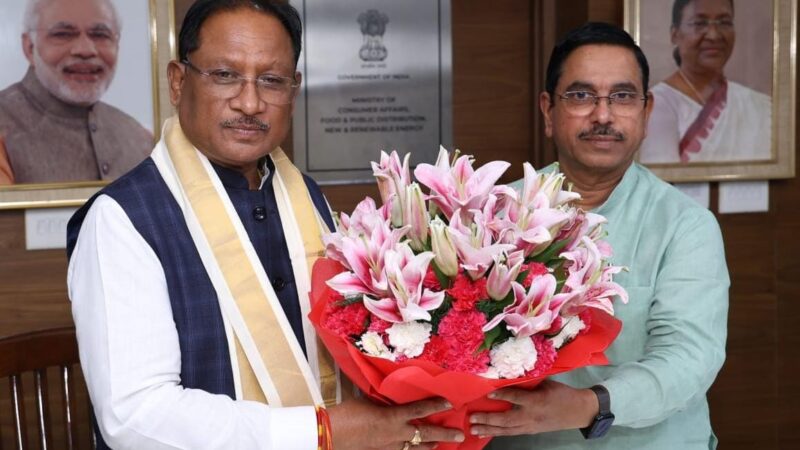 मुख्यमंत्री श्री विष्णुदेव साय ने केंद्रीय मंत्री श्री प्रल्हाद जोशी से की सौजन्य भेंट