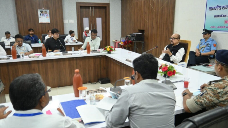 श्री डेका ने जिले के विकास कार्याे का किया अवलोकन एवं जिला स्तरीय अधिकारियों की ली समीक्षा बैठक