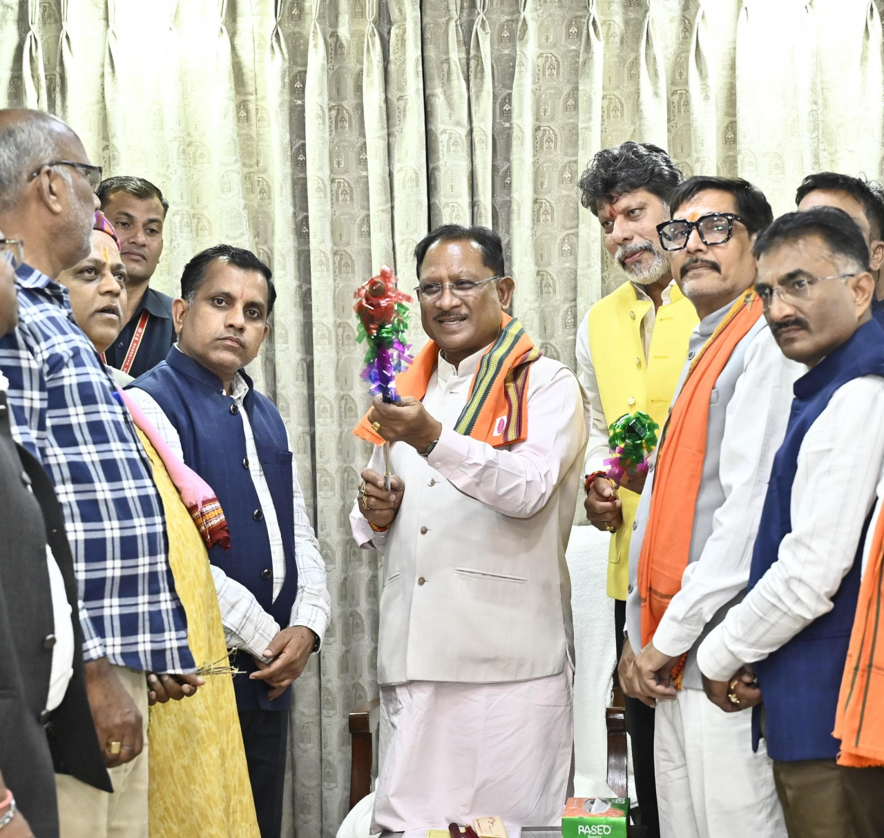 मुख्यमंत्री श्री विष्णु देव साय को बस्तर के ऐतिहासिक ‘गोंचा महापर्व’ का आमंत्रण : ‘तुपकी’ भेंट कर किया गया सम्मान