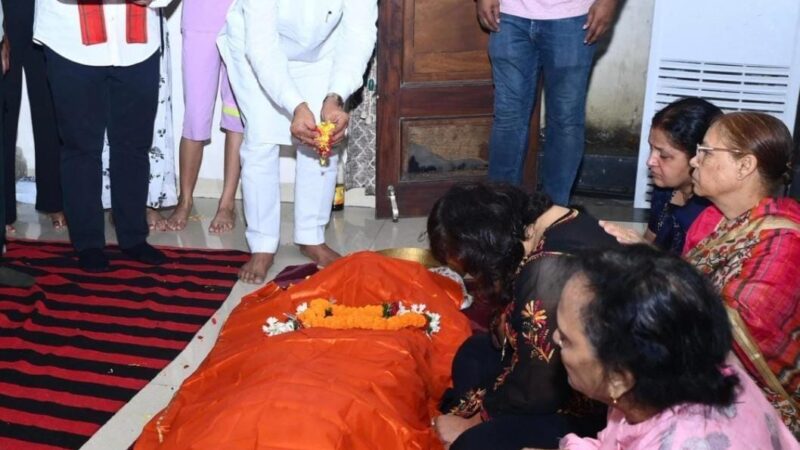 मुख्यमंत्री श्री विष्णु देव साय ने पद्मश्री डॉ. सुरेंद्र दुबे को दी श्रद्धांजलि