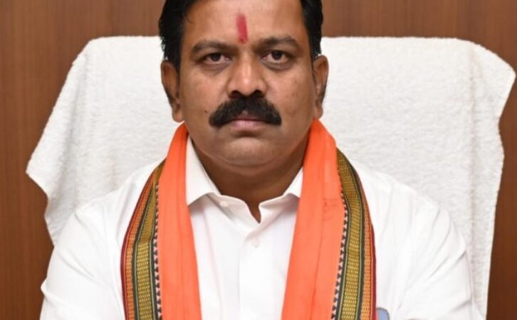 उपमुख्यमंत्री श्री विजय शर्मा ने संपूर्णता अभियान के तहत तीन दिवसीय आकांक्षा हाट मेले का किया शुभारंभ