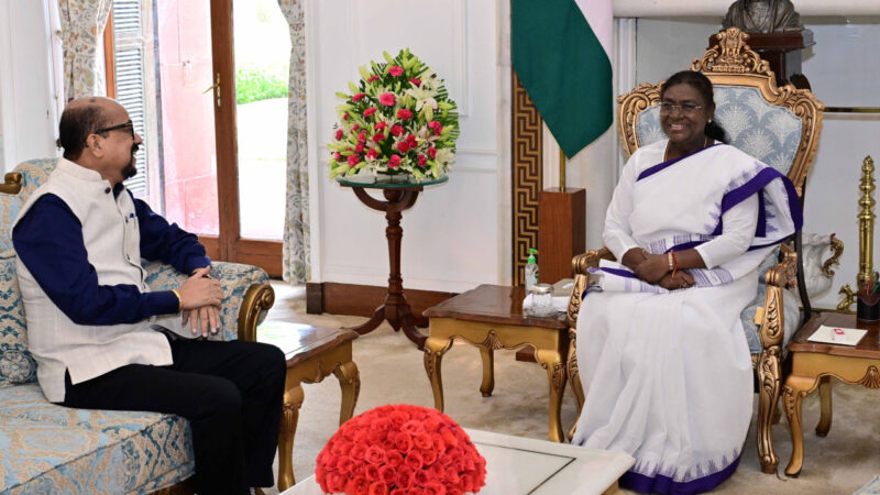 राष्ट्रपति श्रीमती मुर्मु से राज्यपाल श्री डेका ने की सौजन्य भेंट