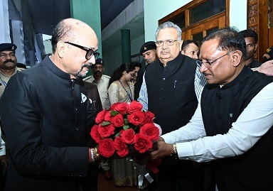 मुख्यमंत्री श्री साय ने राज्यपाल श्री डेका का विधानसभा परिसर में किया आत्मीय स्वागत