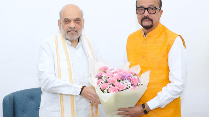 गृह मंत्री श्री शाह से राज्यपाल श्री डेका ने की सौजन्य भेंट