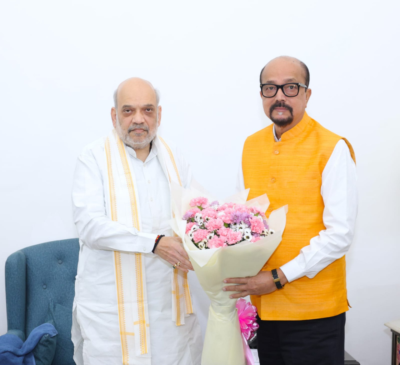 गृह मंत्री श्री शाह से राज्यपाल श्री डेका ने की सौजन्य भेंट