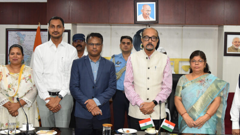 राजभवन के अधिकारियों को स्थानांतरण पर दी गई बिदाई