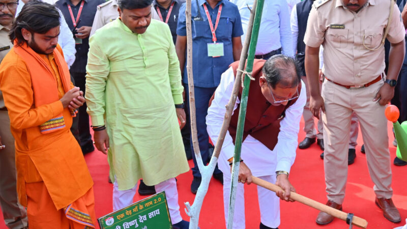 मुख्यमंत्री श्री विष्णु देव साय ने नवीन विधानसभा परिसर में किया पौधरोपण