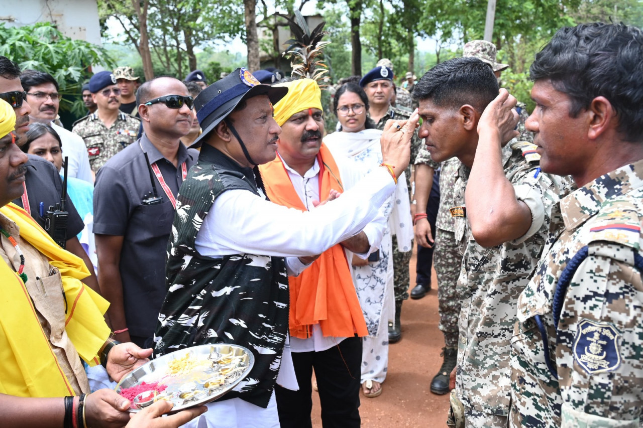 विशेष लेख : बस्तर में फैल रहा है अब विकास का उजियारा