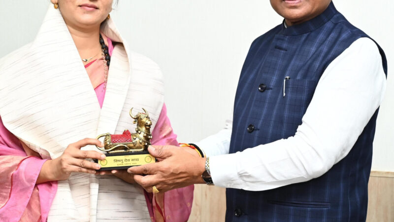  मुख्यमंत्री श्री विष्णु देव साय ने वॉटर वुमन शिप्रा पाठक का किया सम्मान