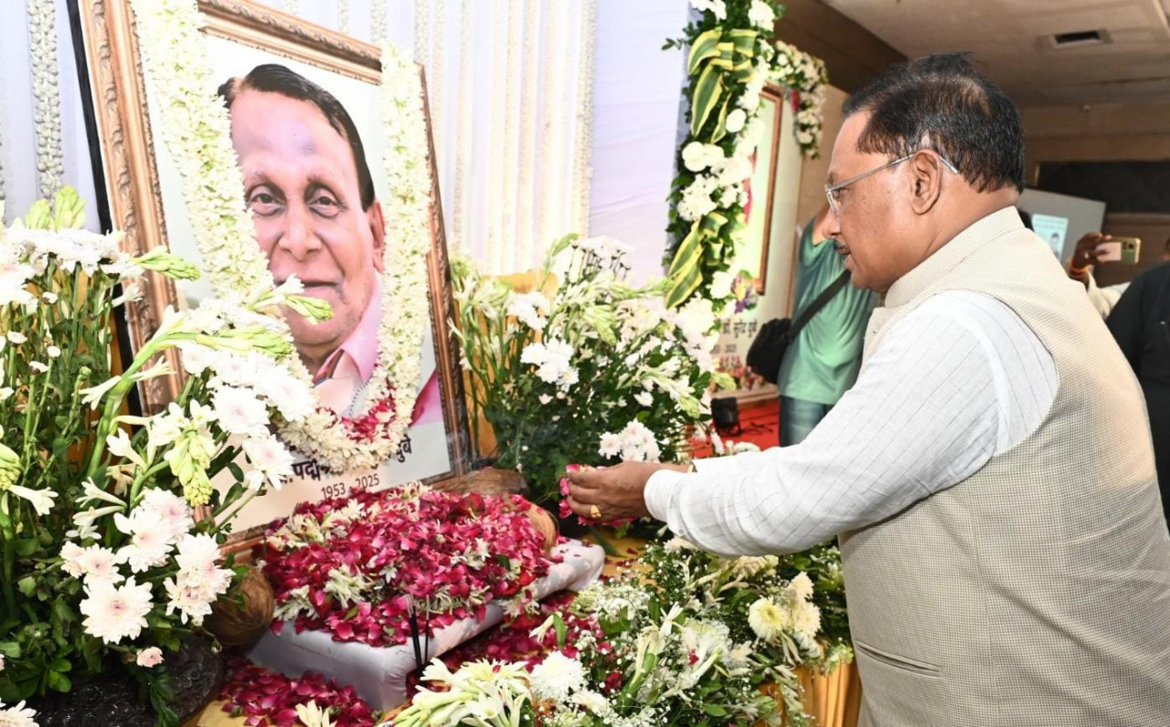 सभी को हँसाने वाला कवि हमें रुलाकर चला गया – मुख्यमंत्री श्री साय