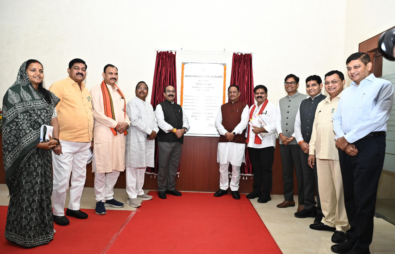 मुख्यमंत्री श्री विष्णु देव साय ने किया मंत्रालय के पंचम तल में नवीन सभागार का लोकार्पण