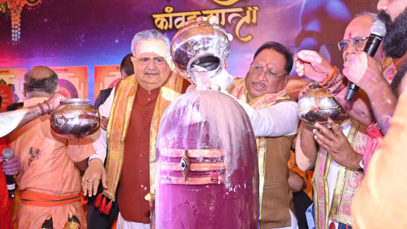  सावन की पावन बेला में मुख्यमंत्री श्री विष्णु देव साय ने किया भगवान शिव का रूद्राभिषेक, प्रदेशवासियों की समृद्धि और सुख-शांति की कामना