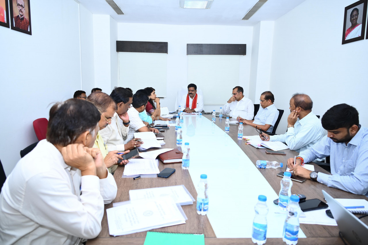  ग्रामीण परिवार सिर्फ योजनाओं के आंकड़ों में नहीं, बल्कि जीवन स्तर में भी बदलाव महसूस करें-उपमुख्यमंत्री श्री शर्मा