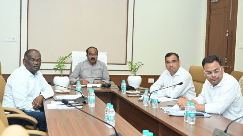 केन्द्रीय आवास और शहरी कार्य मंत्रालय की ऑनलाइन समीक्षा बैठक में शामिल हुए उप मुख्यमंत्री श्री अरुण साव 