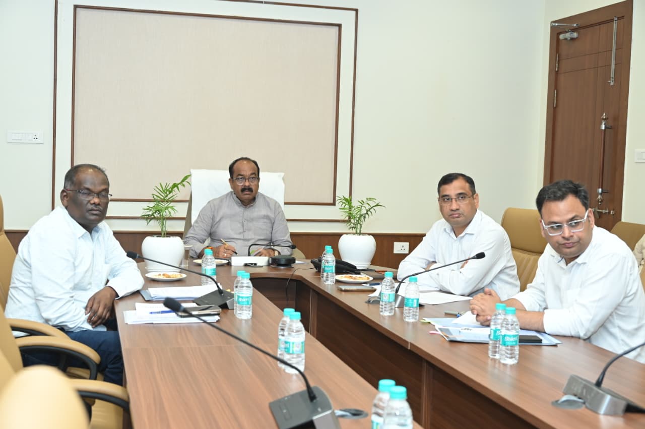 केन्द्रीय आवास और शहरी कार्य मंत्रालय की ऑनलाइन समीक्षा बैठक में शामिल हुए उप मुख्यमंत्री श्री अरुण साव 