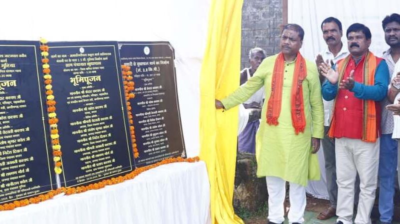  वनमंत्री श्री कश्यप ने 3.74 करोड़ रूपए से अधिक के  विभिन्न विकास कार्यों का किया भूमिपूजन