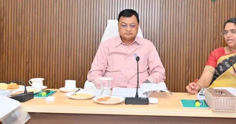  मदिरा के अवैध विक्रय और परिवहन पर नियंत्रण करना सुनिश्चित करें: आबकारी मंत्री श्री देवांगन