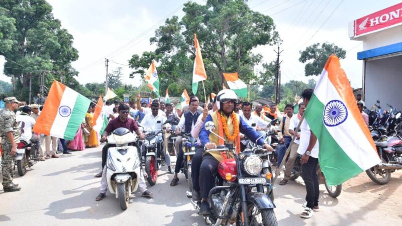 वन मंत्री श्री केदार कश्यप तिरंगा यात्रा में हुए शामिल