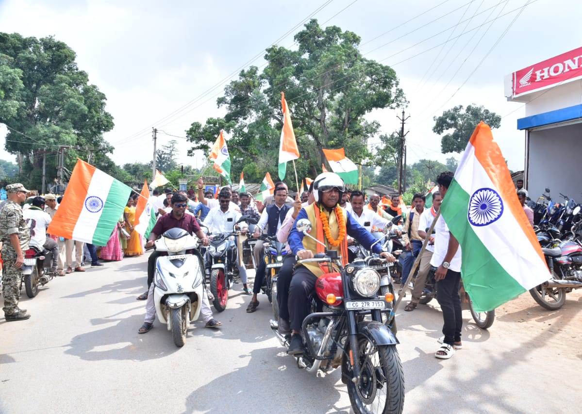 वन मंत्री श्री केदार कश्यप तिरंगा यात्रा में हुए शामिल