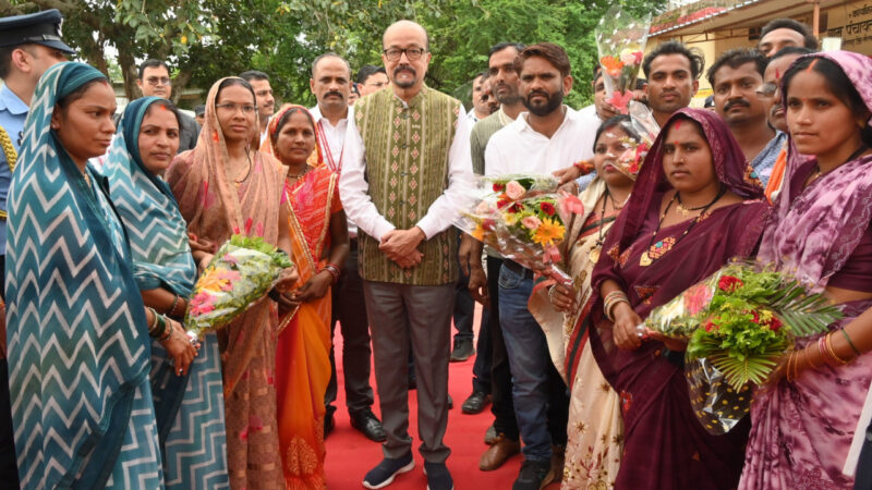 गोद ग्राम सोनपूरी में राज्यपाल का जनसंवाद, अंतिम पंक्ति तक योजनाओं के लाभ पर जोर