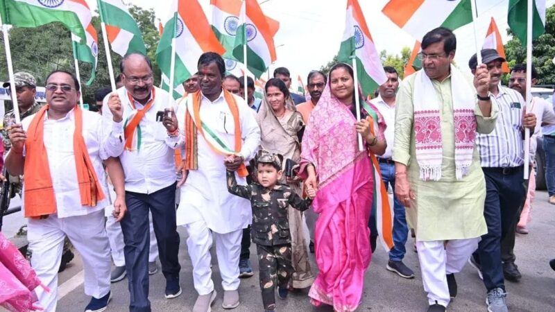  तिरंगा रैली में शामिल हुईं महिला एवं बाल विकास मंत्री श्रीमती लक्ष्मी राजवाड़े