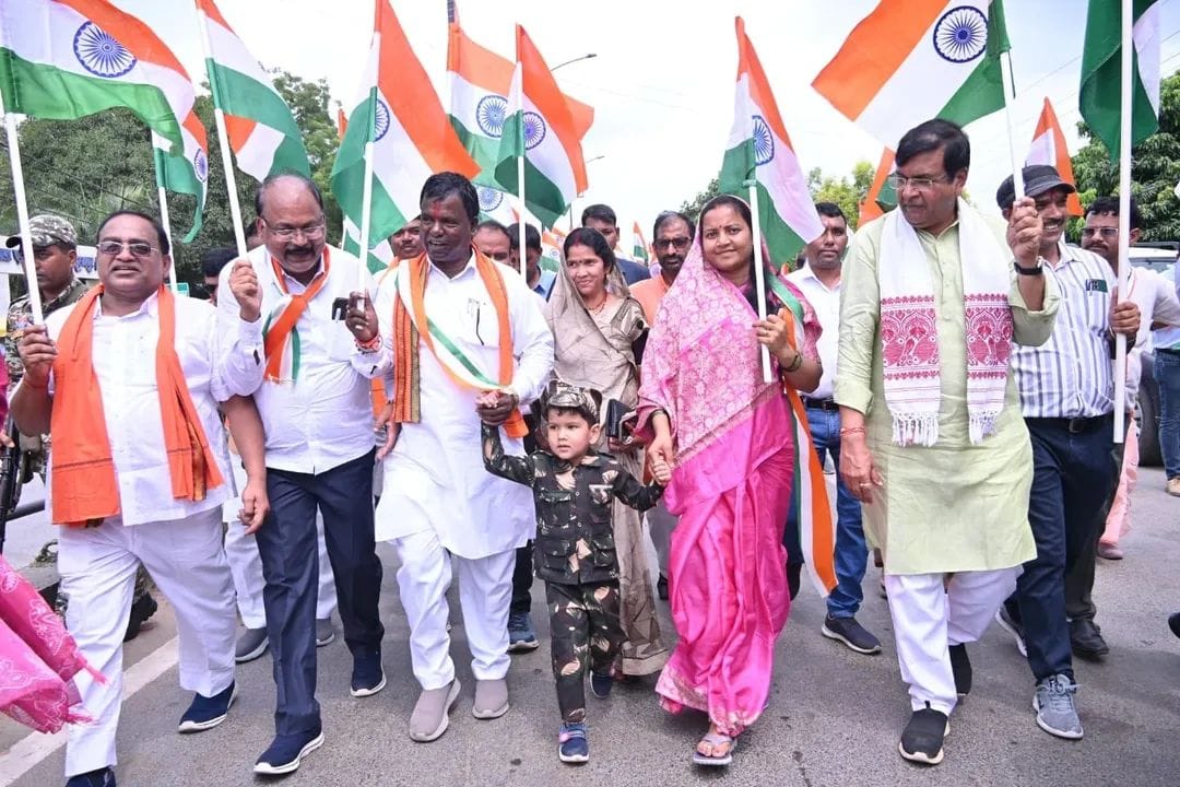  तिरंगा रैली में शामिल हुईं महिला एवं बाल विकास मंत्री श्रीमती लक्ष्मी राजवाड़े