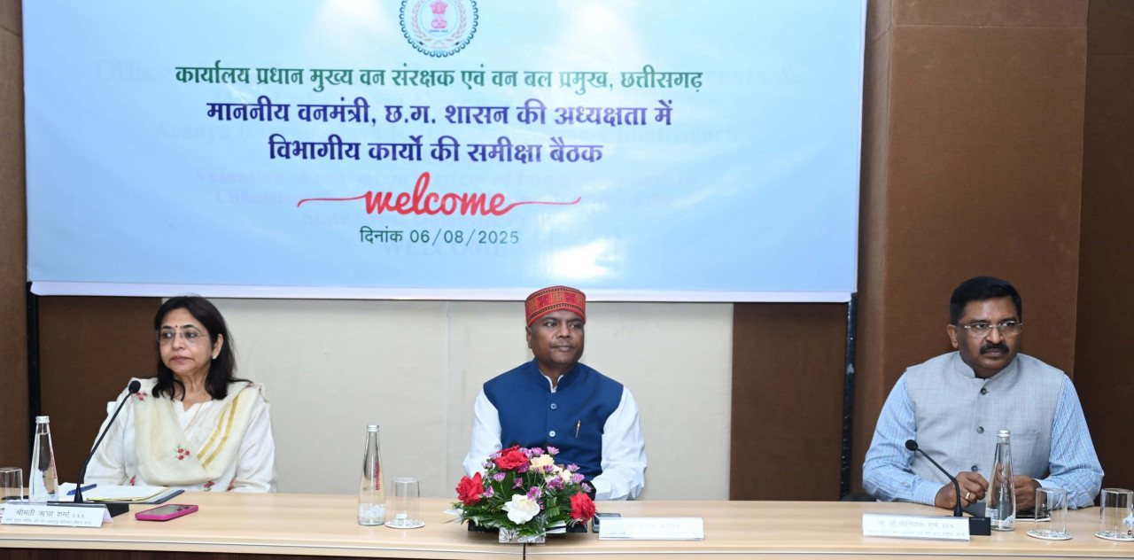 वनमंत्री श्री कश्यप ने वन्यप्राणी के संरक्षण और संवर्धन के लिए विशेष बल देने निर्देशित किया