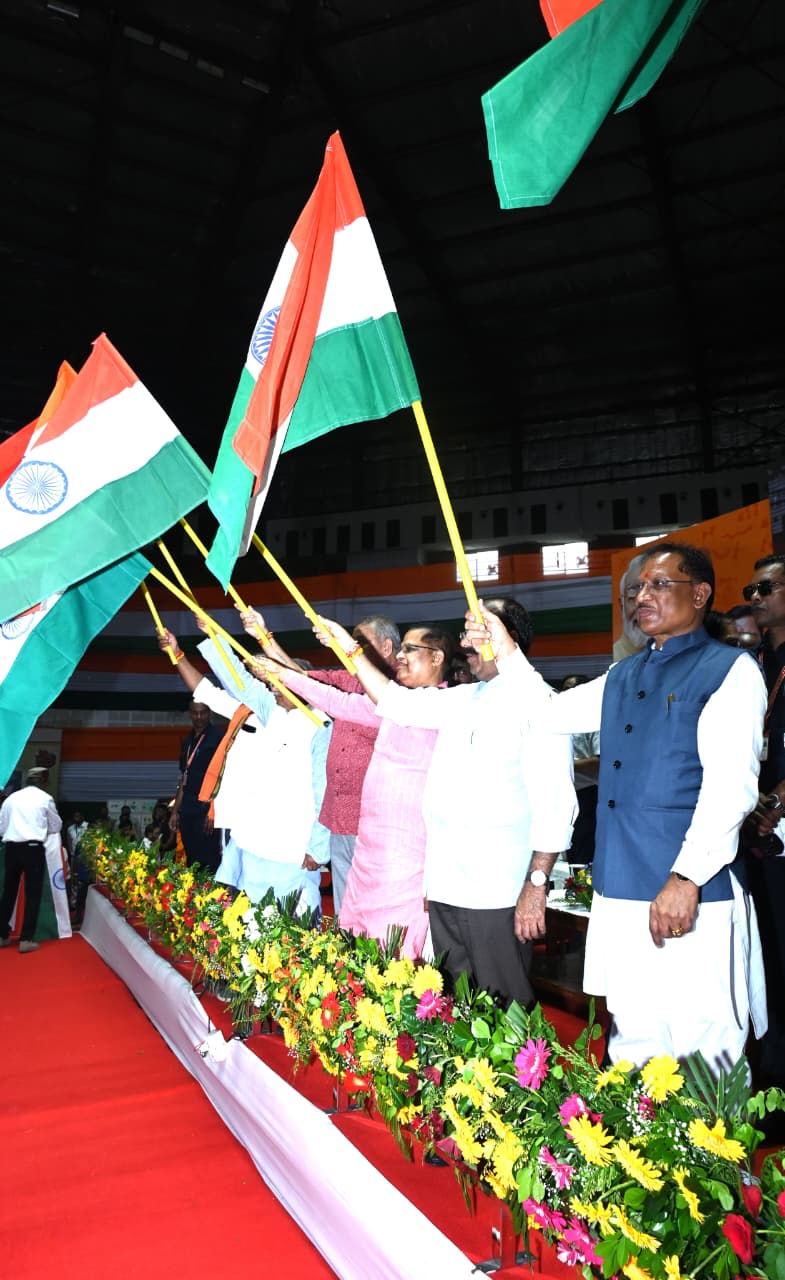 स्वच्छता में छत्तीसगढ़ को राष्ट्रीय स्तर पर प्रतिष्ठित करने में स्वच्छता दीदियों का अमूल्य योगदान : मुख्यमंत्री श्री विष्णुदेव साय