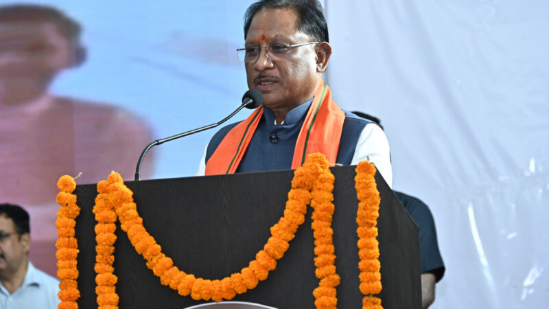 पायनियर समूह द्वारा स्थापना दिवस एवं छत्तीसगढ़ राज्य के स्वप्नदृष्टा एवं निर्माता भारत रत्न श्रद्धेय अटल बिहारी वाजपेयी स्मृति संगोष्ठी में शामिल हुए श्री साय