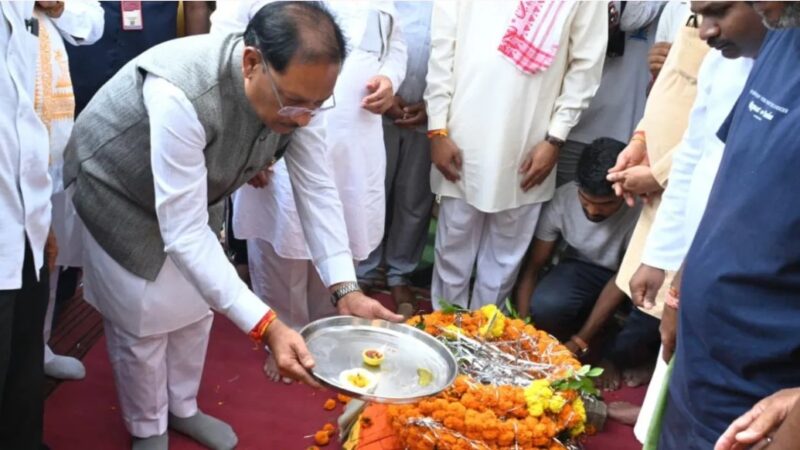 मुख्यमंत्री साय ने पूर्व प्रांत प्रचारक शांताराम को दी श्रद्धांजलि