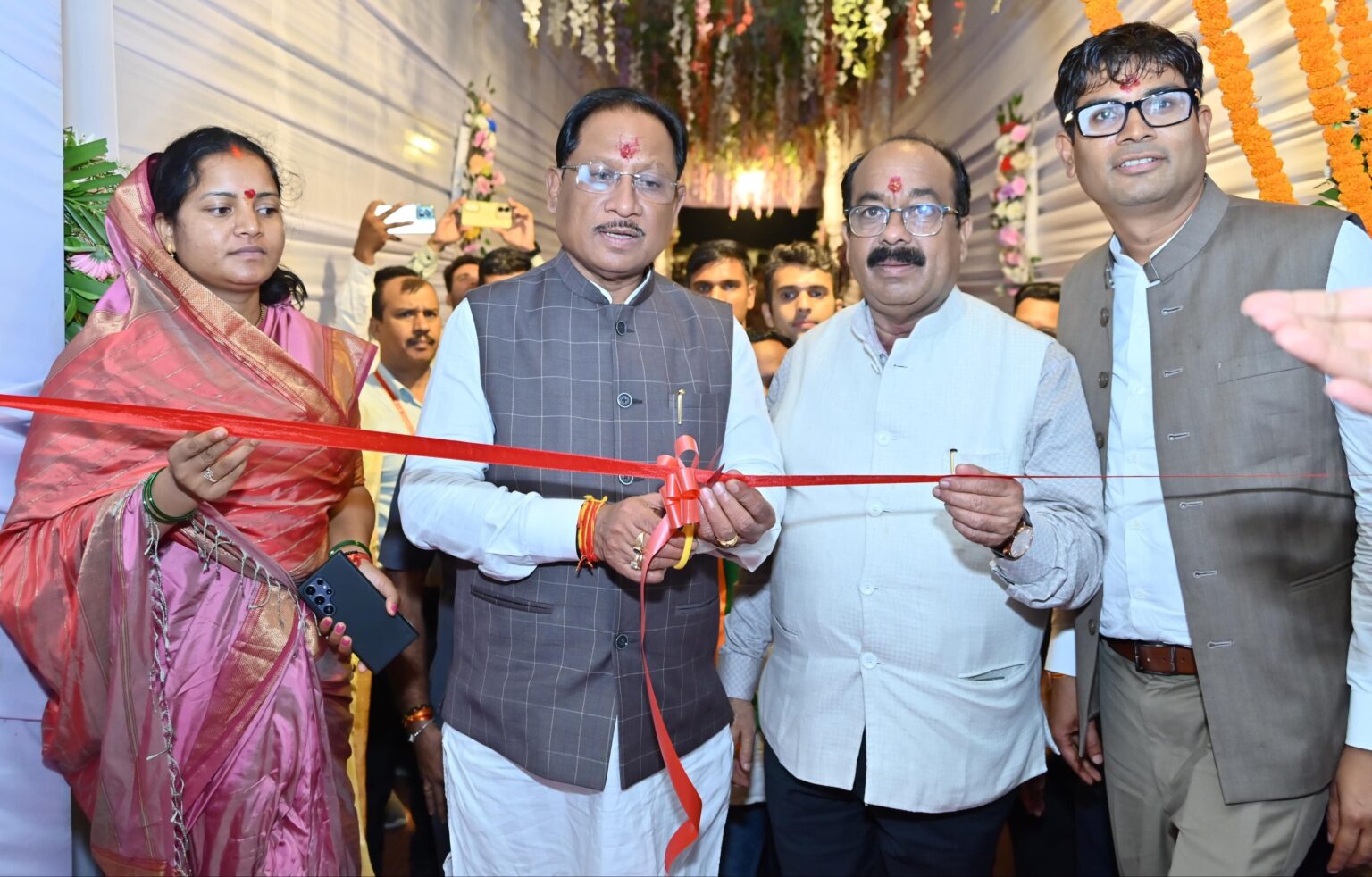 मुख्यमंत्री विष्णु देव साय ने रायगढ़ जिले के ग्राम गढ़ उमरिया में नवगुरुकुल का किया शुभारंभ