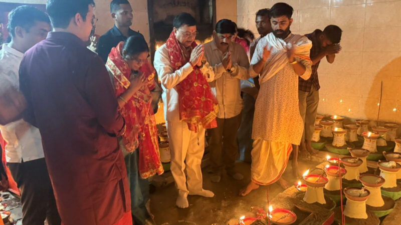 उद्योग मंत्री श्री लखन लाल देवांगन ने सर्वमंगला मंदिर में की पूजा अर्चना, जिले और प्रदेशवासियों के खुशहाली और समृद्धि की कामना की