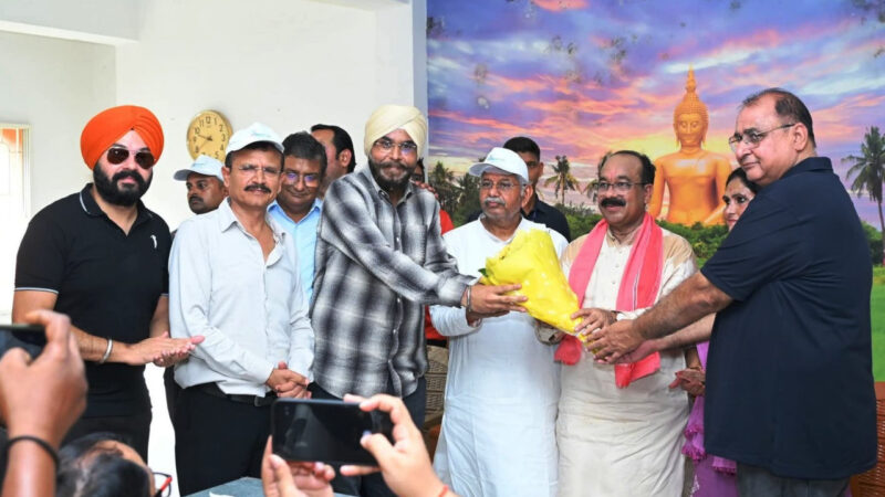 उप मुख्यमंत्री श्री अरुण साव और अधिकारियों ने किया श्रमदान