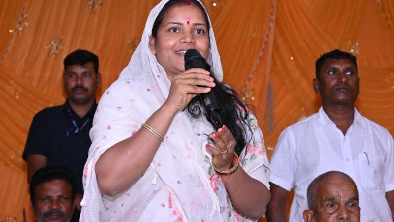 मंत्री श्रीमती राजवाड़े कर्मा नृत्य प्रतियोगिता में हुईं शामिल