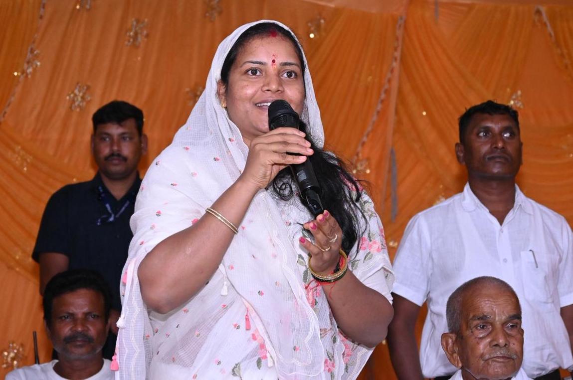 मंत्री श्रीमती राजवाड़े कर्मा नृत्य प्रतियोगिता में हुईं शामिल