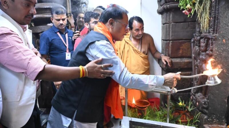 मुख्यमंत्री श्री विष्णु देव साय ने रतनपुर महामाया मंदिर में नवरात्रि पर की पूजा अर्चना